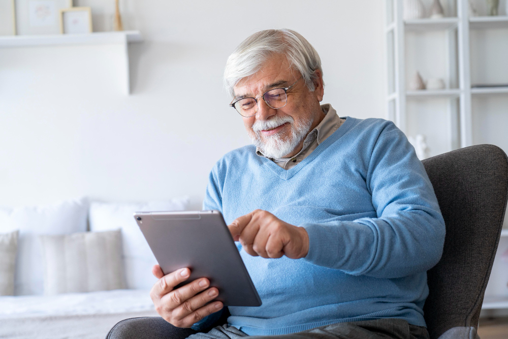Como proporcionar um ambiente seguro e confortável para idosos 3 Tablet Terceira Idade